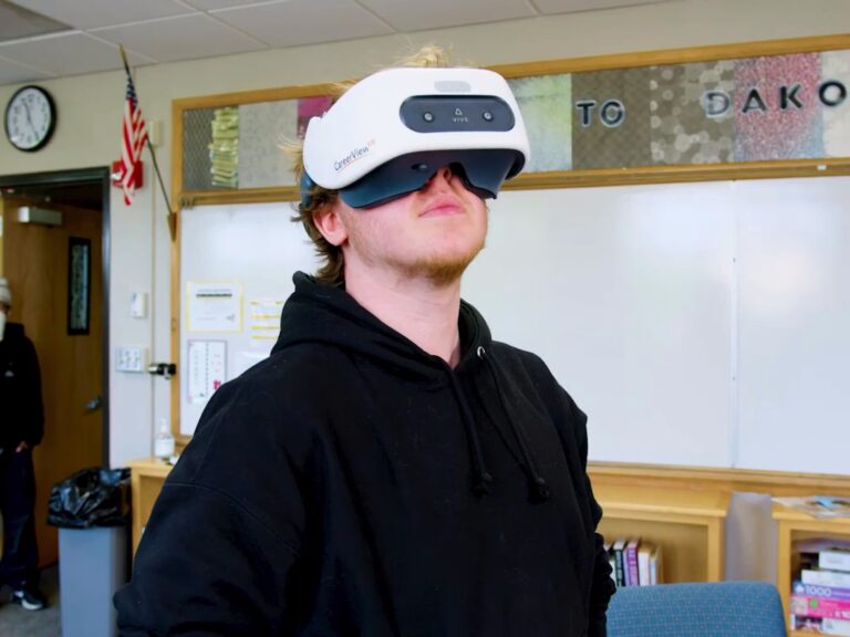 La realidad virtual les da a los niños de Dakota del Norte un impulso inicial en su carrera profesional